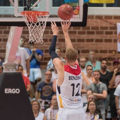 30.07.2016, xomx, Basketball Testspiel, Deutschland - Ukraine emspor, v.l. Robin Benzing (Deutschland) Freiwurf Wuerzburg