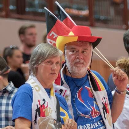 30.07.2016, xomx, Basketball Testspiel, Deutschland - Ukraine emspor, v.l. Deutsche Fans nach der NIederlage mit deutschland Fahnen in der Hand. Wuerzburg