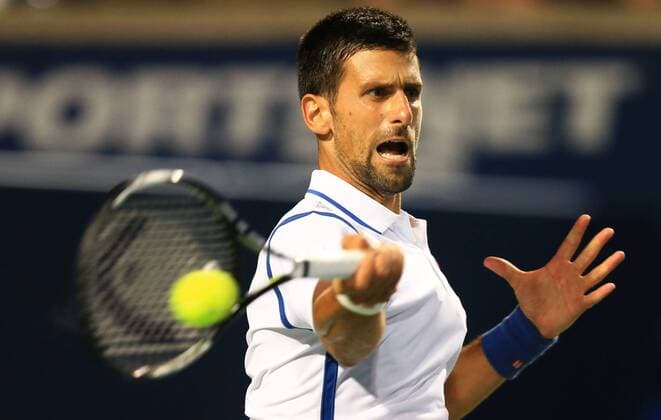 Bilder des Tages - SPORT (160731) -- TORONTO, July 30, 2016 -- Novak Djokovic of Serbia returns the ball against Gael Monfils of France during the semifinal match of men s singles at the 2016 Rogers Cup in Toronto, Canada, July 30, 2016. Novak Djokovic won 2-0. ) (SP)CANADA-TORONTO-TENNIS-ROGERS CUP-MEN S SINGLES ZouxZheng 