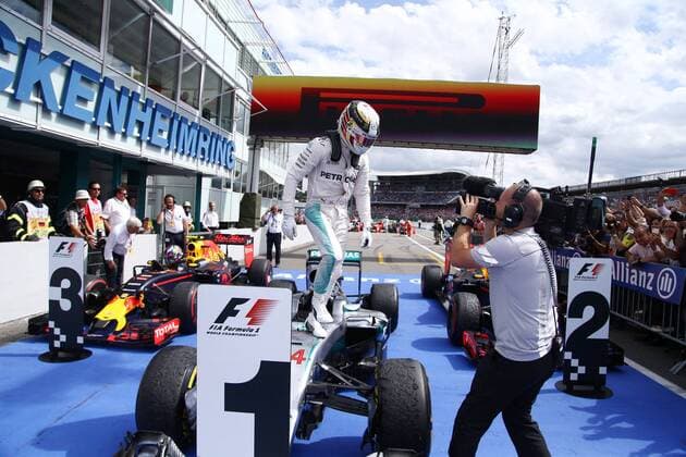 Lewis Hamilton (Mercedes AMG Petronas Formula One Team) steht nach seinem sieg auf dem Auto, Grosser Preis von Deutschland 2016, Rennen, Motorsport, Formel 1, 31.07.2016, Hockenheim Copyright: Neis Eibner-Pressefoto EP_ANS