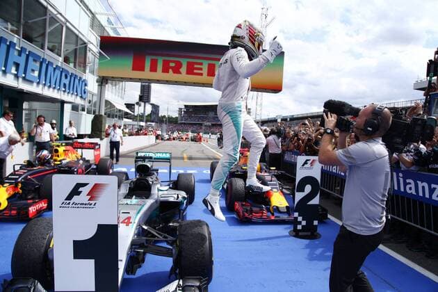 Lewis Hamilton (Mercedes AMG Petronas Formula One Team) springt nach seinem Sieg von seinem Auto, Grosser Preis von Deutschland 2016, Rennen, Motorsport, Formel 1, 31.07.2016, Hockenheim Copyright: Neis Eibner-Pressefoto EP_ANS