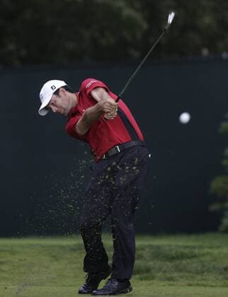 Robert Streb hits his tee shot on the 15th hole in the final round at the PGA Golf Herren Championship at Baltusrol Golf Club in Springfield, New Jersey on July 31, 2016. Jimmy Walker won the championship and his first major with a score of 14 under par.  PGA20160731145 JOHNxANGELILLO