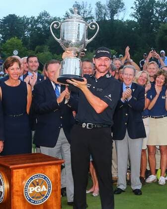 31 JUL 2016: Jimmy Walker holds up the Wanamaker Trophy on the 18th green after he wins the final round of the 98th PGA Golf Herren Championship played at Baltusrol Golf Club in Springfield,NJ.(Photo by Rich Graessle Icon Sportswire) GOLF: JUL 31 PGA - PGA Championship - Final Round Icon07311621902016 EDITORIAL USE ONLY
