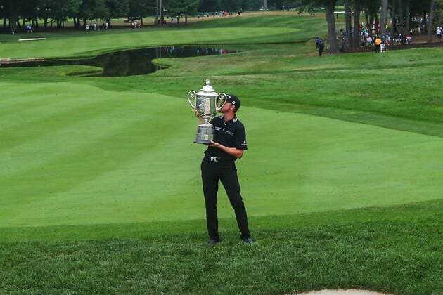 31 JUL 2016: Jimmy Walker holds up the Wanamaker Trophy on the 18th fairway after he wins the final round of the 98th PGA Golf Herren Championship played at Baltusrol Golf Club in Springfield,NJ.(Photo by Rich Graessle Icon Sportswire) GOLF: JUL 31 PGA - PGA Championship - Final Round Icon07311621922016 EDITORIAL USE ONLY