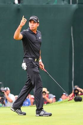 31 JUL 2016: Jason Day looks back at the crowd after he makes his eagle putt on the 18th hole during the final round of the 98th PGA Golf Herren Championship played at Baltusrol Golf Club in Springfield,NJ.(Photo by Rich Graessle Icon Sportswire) GOLF: JUL 31 PGA - PGA Championship - Final Round Icon07311621972016 EDITORIAL USE ONLY