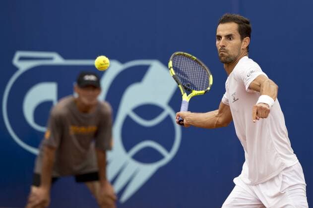 Colombian Santiago Giraldo plays against Uladzimir Ignatik during the men s challenger final of Advantage Cars Prague Open 2016 tennis tournament in Prague, Czech Republic, July 31, 2016. (CTKxPhoto MichalxKamaryt) CTKPhotoP201607310238101  kmt 1