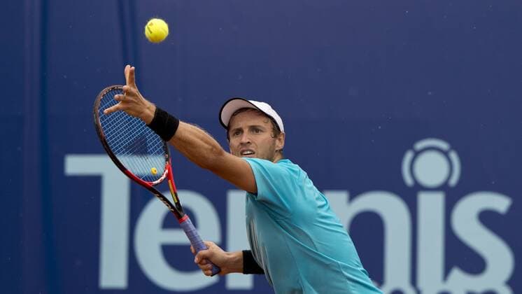 Belarusian Uladzimir Ignatik plays against Santiago Giraldo during the men s challenger final of Advantage Cars Prague Open 2016 tennis tournament in Prague, Czech Republic, July 31, 2016. (CTKxPhoto MichalxKamaryt) CTKPhotoP201607310241501  kmt 9