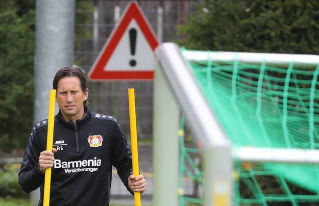 SOCCER - 1. DFL, Leverkusen, training camp ZELL AM SEE,AUSTRIA,01.AUG.16 - SOCCER - 1. DFL, 1. Deutsche Bundesliga, Bayer 04 Leverkusen, training camp. Image shows coach Roger Schmidt (Leverkusen). GEPAxpictures xAndreasxPranter