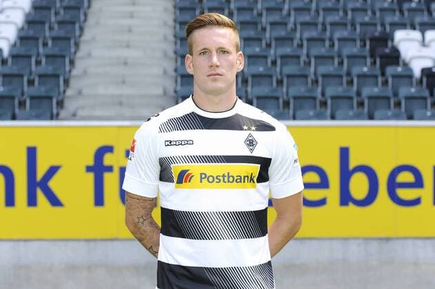 Porträt: Fußball, GER, 1. BL, Bundesliga, Porträttermin 2016 2017, Borussia Mönchengladbach: Andre Hahn (Gladbach). Einzelbild, Portrait, Porträt.
