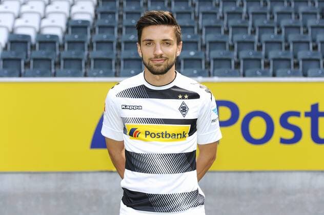 Porträt: Fußball, GER, 1. BL, Bundesliga, Porträttermin 2016 2017, Borussia Mönchengladbach: Julian Korb (Gladbach). Einzelbild, Portrait, Porträt.