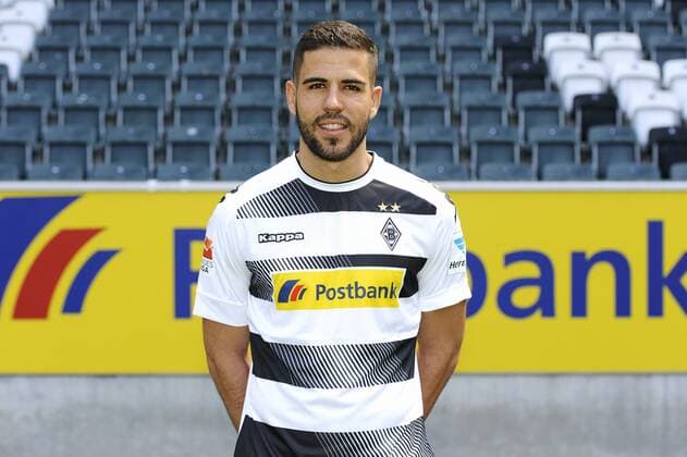 Porträt: Fußball, GER, 1. BL, Bundesliga, Porträttermin 2016 2017, Borussia Mönchengladbach: Alvaro Dominguez (Gladbach). Einzelbild, Portrait, Porträt.
