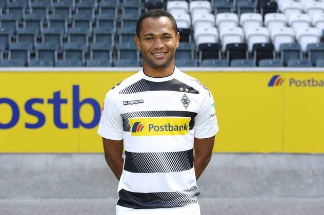 Porträt: Fußball, GER, 1. BL, Bundesliga, Porträttermin 2016 2017, Borussia Mönchengladbach: Raffael (Gladbach). Einzelbild, Portrait, Porträt.