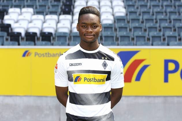 Porträt: Fußball, GER, 1. BL, Bundesliga, Porträttermin 2016 2017, Borussia Mönchengladbach: Ba-Muaka Simakala (Gladbach). Einzelbild, Portrait, Porträt.