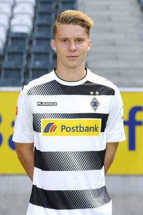 Porträt: Fußball, GER, 1. BL, Bundesliga, Porträttermin 2016 2017, Borussia Mönchengladbach: Nico Elvedi (Gladbach). Einzelbild, Portrait, Porträt.