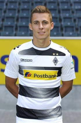 Porträt: Fußball, GER, 1. BL, Bundesliga, Porträttermin 2016 2017, Borussia Mönchengladbach: Thorgan Hazard (Gladbach). Einzelbild, Portrait, Porträt.