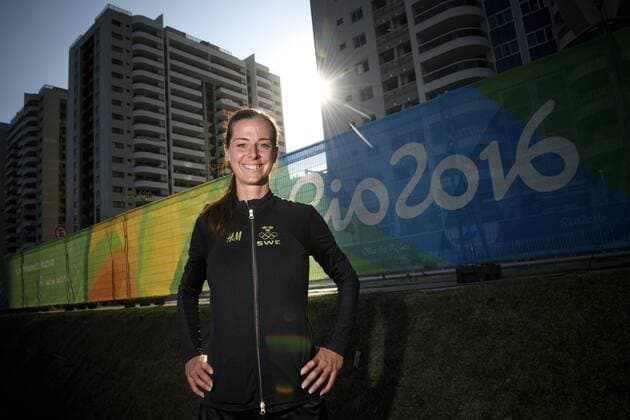 Rio 2016, Fußball, Shooting mit schwedischem Damen-Team 160801 Sveriges Lotta Schelin poserar för ett porträtt pa en pressträff med det svenska damlandslaget i fotboll den 1 augusti 2016 under OS i Rio de Janeiro.  Copyright: CARLxSANDIN BB160801CS010