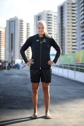Rio 2016, Fußball, Shooting mit schwedischem Damen-Team 160801 Sveriges Hilda Carlen poserar för ett porträtt pa en pressträff med det svenska damlandslaget i fotboll den 1 augusti 2016 under OS i Rio de Janeiro.  Copyright: CARLxSANDIN BB160801CS019