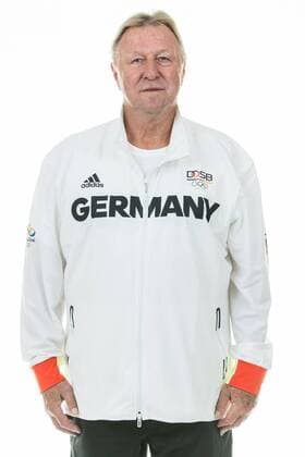 02.08.2016, xfux, Fussball, Deutschland DFB Olympiateam Fototermin, emspor emonline, v.l. Trainer Horst Hrubesch Portrait Neu-Isenburg