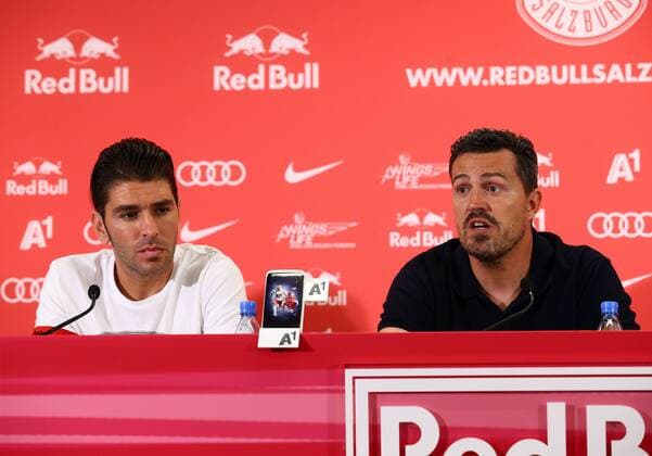 Fußball, CL Quali, Red Bull Salzburg Pressekonferenz SOCCER - UEFA CL quali, RBS vs Tirana SALZBURG,AUSTRIA,02.AUG.16 - SOCCER - UEFA Champions League, qualifiers, Red Bull Salzburg vs FK Partizani Tirana, press confernce. Image shows Jonatan Soriano and head coach Oscar Garcia (RBS). GEPAxpictures xFelixxRoittner