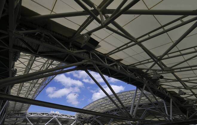 The opening and closing of the new retractable roof is demonstrated at an official USTA unveiling ceremony in Arthur Ashe Stadium for the US Open Tennis Championships at the USTA Billie Jean King National Tennis Center in New York City on August 2, 2016. The retractable roof was completed in time for the 2016 US Open tournament.  NYP20160802117 JOHNxANGELILLO