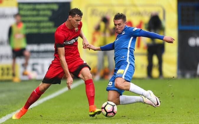 SOCCER - UEFA EL quali, Liberec vs Admira LIBEREC,CZECH REPUBLIC,03.AUG.16 - SOCCER - UEFA Europa League, qualification, Slovan Liberec vs FC Admira Wacker Moedling. Image shows Stephan Zwierschitz (Admira) and Zdenek Folprecht (Liberec). GEPAxpictures xPhilippxBrem