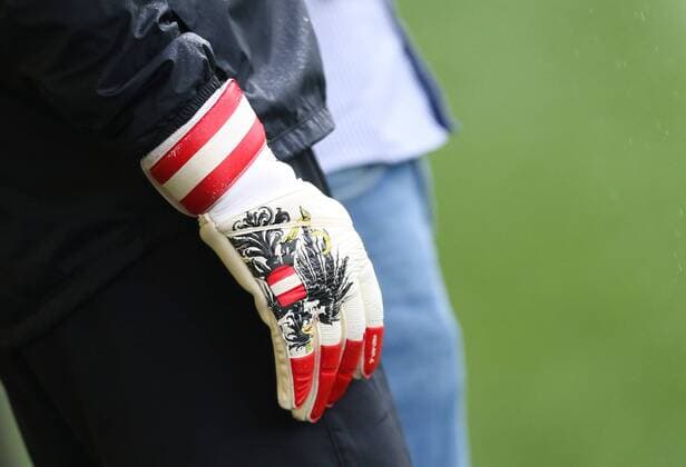 SOCCER - UEFA EL quali, Liberec vs Admira LIBEREC,CZECH REPUBLIC,03.AUG.16 - SOCCER - UEFA Europa League, qualification, Slovan Liberec vs FC Admira Wacker Moedling. Image shows the gloves of goalkeeper coach Walter Franta (Admira). GEPAxpictures xPhilippxBrem