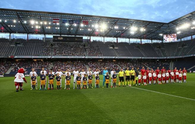 SOCCER - UEFA CL quali, RBS vs Tirana SALZBURG,AUSTRIA,03.AUG.16 - SOCCER - UEFA Champions League, qualification, Red Bull Salzburg vs FK Partizani Tirana. Image shows both teams. GEPAxpictures xFelixxRoittner