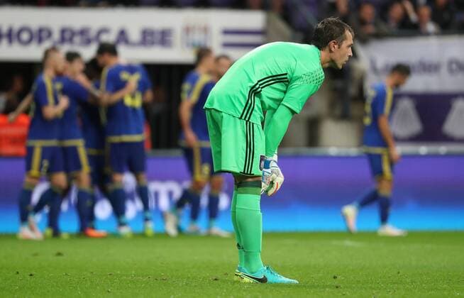 Anderlecht s goalkeeper Davy Roef looks dejected after Rostov scored during the return leg of the third qualification round for the Champions League competition between Belgian first league soccer team RSC Anderlecht and Russian team FC Rostov in Brussels, Wednesday 03 August 2016. The first leg ended in a 2-2 draw. VIRGINIExLEFOUR  x04902960x