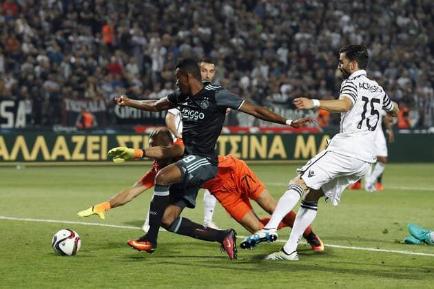 (L-R) goalkeeper Panagiotis Glykos of PAOK FC, Mateo Cassierra of Ajax, Marin Leovac of PAOK FC, Jose Angel Crespo of PAOK FC during the UEFA Champions League third round qualifying second leg match between PAOK and Ajax Amsterdam on August 3, 2016 at the Stadio Toumba in Salonika, Greece. PAOK v Ajax UEFA Champions League third round 2016 2017 xVIxxIVx 5929963