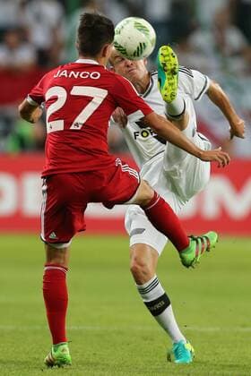 Fußball, CL Quali, Legia Warschau - AS Trencin 03.08.2016, Warszawa Legia Warszawa - AS Trenczyn, Adam Hlousek (Legia), Denis Janco (Trencin), Legia Warsaw - AS Trencin, Champions League, qualification, football  20160803toja22