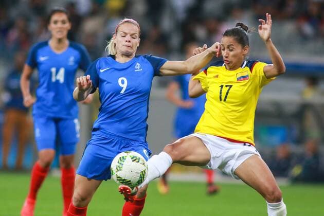 Rio 2016, Fußball, Damen, Frankreich - Kolumbien Olympics 2016 Football BH BELO HORIZONTE, MG - 03.08.2016: OLYMPICS 2016 FOOTBALL BH - Le Sommer, France, ball dispute with Carolina Arias, Colombia, during the match between France (FRA) x Colombia (COL), the Football Group G Olympic Women, the Olympics 2016 held in Mineirao Stadium in the host city Belo Horizonte, MG. (Photo: Dudu Macedo Fotoarena) x1170175x  DuduxMacedo