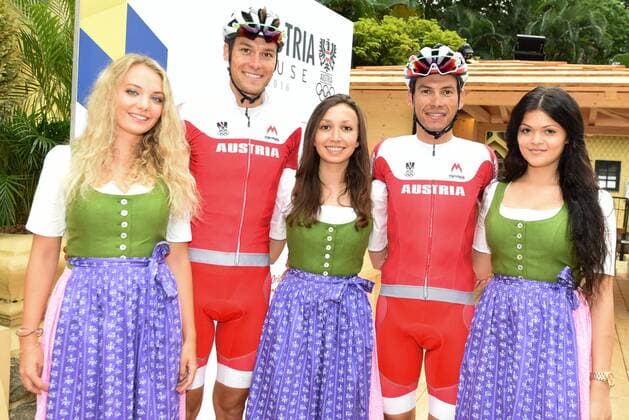 Rio 2016, Haus Österreich in Rio 03.08.2016, Oesterreich Haus, Rio de Janeiro, BRA, Rio 2016, Olympische Sommerspiele, Vorberichte, im Bild Stefan Denifl und Georg Preidler (Rad) nach einer Trainingsfahrt beim House Austria during the Rio 2016 Olympic Summer Games at the Oesterreich Haus in Rio de Janeiro, Brazil on 2016 08 03. Rio de Janeiro  EX_SPI  