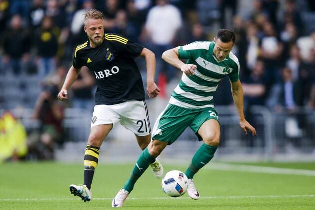 160804 AIK:s Daniel Sundgren och Panathinaikos Giandomenico Mesto under fotbollsmatchen i kvalet till Europa League mellan AIK och Panathinaikos den 4 Augusti 2016 i Stockholm.  Copyright: KentaxJönsson BB160804BB215