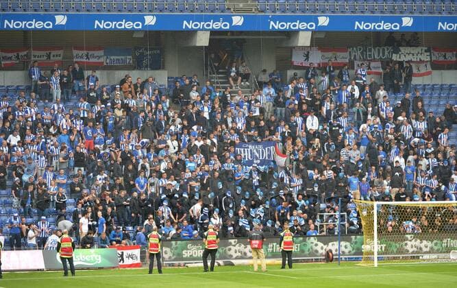 Fussball, Herren, Saison 2016 17, Europa League, 3. Qualifikationsrunde (Rückspiel), Bröndby IF - Hertha BSC, Fans von Hertha vor dem Spiel, teilweise sind sie vermummt, 04.08. 2016,
