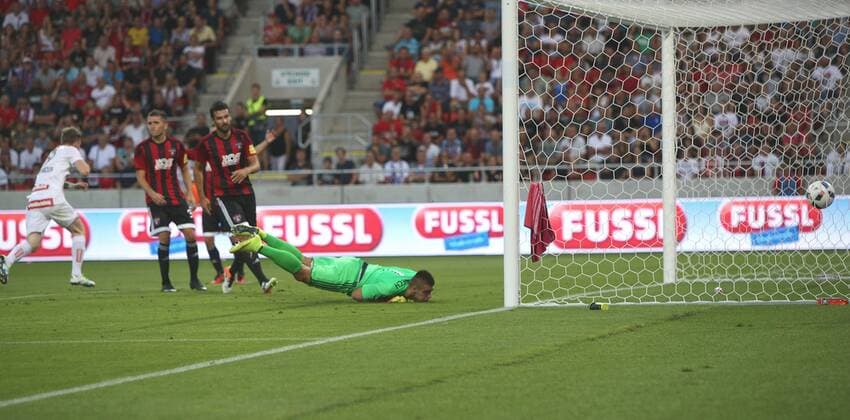 SOCCER - EL quali, Trnava vs A.Wien TRNAVA,SLOVAKIA,04.AUG.16 - UEFA Europa League, qualification, FC Spartak Trnava vs FK Austria Wien. Image shows the rejoicing of Kevin Friesenbichler (A.Wien) and Adam Jakubech (Spartak Trnava). GEPAxpictures xChristianxOrt