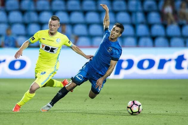 Gent s Rob Schoofs and Viitorul s Dani Lopez fight for the ball during a soccer game between Romania s FC Viitorul Constanta and Belgium s KAA Gent, Thursday 04 August 2016, in Ovidiu, Romania, the return leg of the third qualifying round in the Europa League competition. The first leg ended in a 5-0 Gent victory. JASPERxJACOBS  x04903611x