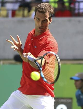 Spanish Albert Ramos returns the ball to Japanese Kei Nishikori during the men s tennis contest on the occasion of the Rio 2016 Olympic Games Olympische Spiele Olympia OS in Rio de Janeiro, Brazil, 06 August 2016. Olympic Games 2016 Road tennis !ACHTUNG: NUR REDAKTIONELLE NUTZUNG!  20160806-636061060767948828