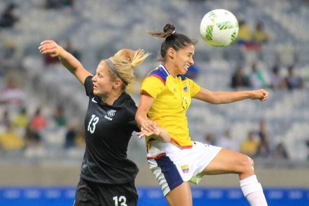 Rio 2016, Fußball, Damen, Kolumbien - Neuseeland Olympics 2016 Football BH BELO HORIZONTE, MG - 06.08.2016: OLYMPICS 2016 FOOTBALL BH - Dispute between Carolina ARIAS, Colombia, and Rosie WHITE, New Zealand, during the match between Colombia (COL) x New Zealand (NZL), the Football Group G Olympic Women, the Rio Olympics 2016 held at the Mineirao Stadium in host city Belo Horizonte, MG. (Photo: Dudu Macedo Fotoarena) x1172821x DuduxMacedo