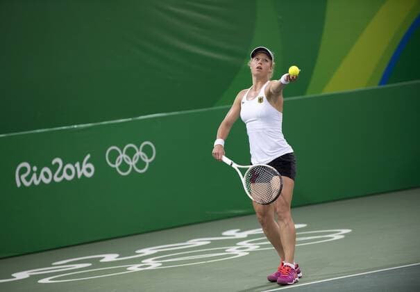 Laura SIEGEMUND, Ger, Aktion, Aufschlag, Tennis Doppel der Frauen, Women s Doubles First Round KASATKINA Daria KUZNETSOVA Svetlana, RUS vs GROENEFELD Anna-Lena SIEGEMUND Laura, GER 2:0 am 06.08.2016 Olympische Sommerspiele 2016, vom 05.08. - 21.08.2016 in Rio de Janeiro Brasilien.