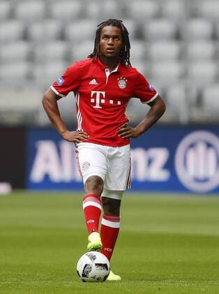 Renato SANCHEZ, FCB 35 Ganzfigur, Aktion, Portrait, Einzelbild Einzelaktion mit Ball, Ganzfigur, Freisteller, Einzelbild, Hochformat, Aktion, Ganzkörper, Einzelaufnahmen, Action Ballannahme, Ballbehandlung FC BAYERN MUENCHEN Teampraesentation und Training, auch als Facebook Live Stream, Social Media Fussball 1. Bundesliga , Muenchen, am 06.08.2016, xx.Spieltag, Saison 2016 2017, 1.Liga, 1.Bundesliga,FCB