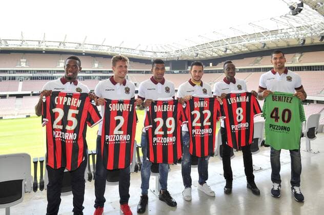 Fußball, OGC Nizza präsentiert Neuzugänge die Sechs neuen Neuzugang Präsentation - Walter Benitez - Arnaud Lusamba - Wylan Cyprien - Arnaud Souquet - Dalbert Henrique - Anastasios Donis FOOTBALL : Neuzugang Präsentation OGC Nice - Ligue 1 - 09 08 2016 NorbertScanella Panoramic 