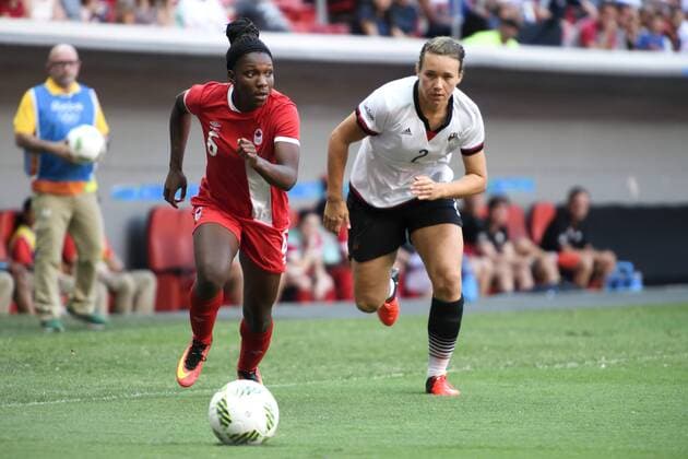 160809 Kanada s Deanne Rose Deutschlands Josephine Henning i FOOTBALL Deutschland und Kanada 9 august 2016 OS i Brasilia.  Copyright: CARLxSANDIN BB160809CS019