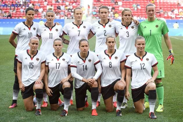 160809 Deutschland s - Fußball, Deutschland vs Kanada Nationalteam 9. August 2016 OS i Brasilia. Dzsenifer Marozsan, Anja Mittag, Melanie Behringer, Josephine Henning, Saskia Bartusiak, Almuth Schult Mandy Islacker, Isabel Kerschowski, Babett Peter, Lena Goessling, Tabea Kemme. Copyright: CARLxSANDIN BB160809CS050