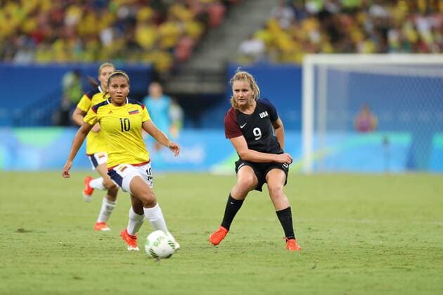 Olympics 2016 Football Manaus MANAUS, AM - 09.08.2016: OLYMPICS 2016 FOOTBALL MANAUS - Santos Leicy dispute ball Horan lindsey during the match between Colombia (COL) x United States (US) for the Group G game Olympic Women& 39;s FootbRll Rio Olympics 2016 held in Amazonia Arena in Manaus host city. (Photo: Emanuel Pires Fotoarena) x1176645x  EmanuelxPires