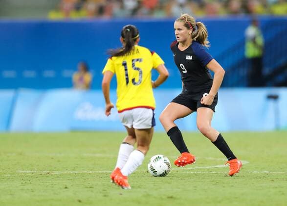 Olympics 2016 Football Manaus MANAUS, AM - 09.08.2016: OLYMPICS 2016 FOOTBALL MANAUS - Tatiana Ariza dispute ball Lindsey Horan during the match between Colombia (COL) x United States (US) for the Group G game Olympic Women& 39;s Foot Rll Rio Olympics 2016 held in Amazonia Arena in Manaus host city. (Photo: Emanuel Pires Fotoarena) x1176647x  EmanuelxPires