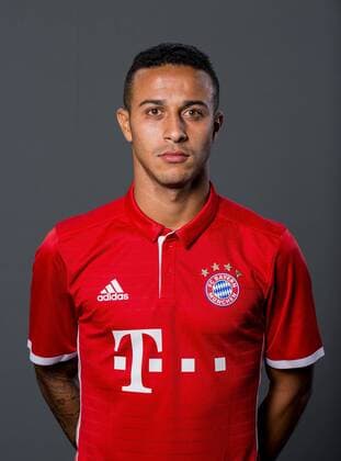 FUSSBALL 1. BUNDESLIGA SAISON 2016 2017 10.08.2016 Fototermin beim FC Bayern Muenchen: Thiago Alcantara