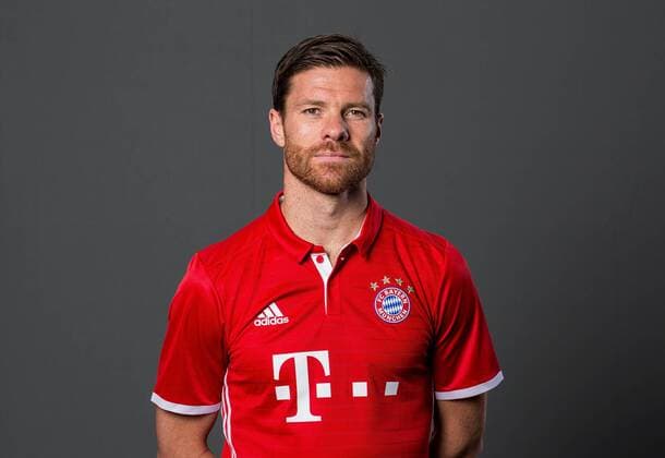 FUSSBALL 1. BUNDESLIGA SAISON 2016 2017 10.08.2016 Fototermin beim FC Bayern Muenchen: Xabi Alonso