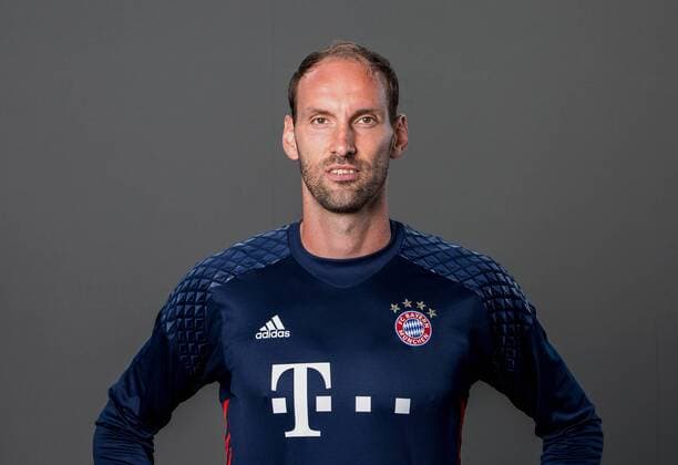 FUSSBALL 1. BUNDESLIGA SAISON 2016 2017 10.08.2016 Fototermin beim FC Bayern Muenchen: Torwart Tom Starke