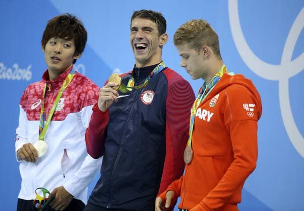 Michael Phelps celebrates his gold medal during the Rio 2016 Olympics Games. xJOSExA.xGARCIAx 