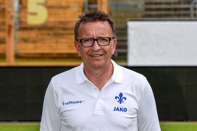 11.08.2016, xfux, Fussball GER 1.Bundesliga, SV Darmstadt 98 Fototermin, 1.BL PortraÌˆttermin Saison 2016 2017 emspor emonline deloka, Trainer Norbert Meier (SV Darmstadt 98) Darmstadt